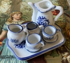 Dinette Ancienne en Porcelaine VPC P service à thé café fleurettes bleu et blanc