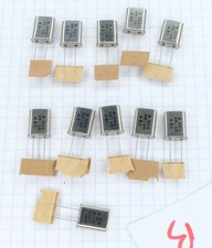 2x AEC Quartz Oscillateur