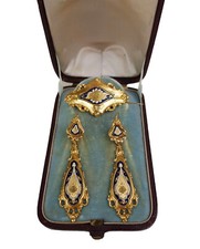 Demi parure, boucles