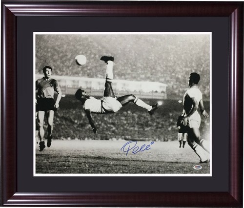 Pele signed 16x20 photo - photo, framed