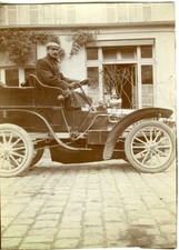 PHOTO vers 1900, un homme au volant d'une automobile voiture ancienne Old car