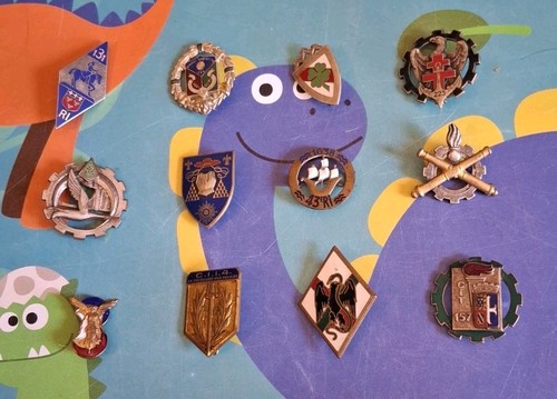 Lot insignes médailles - insignes,