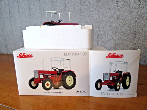 Schuco 450779300 tracteur - 1/32,
