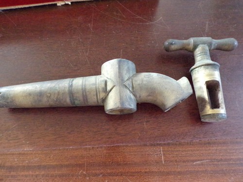 Robinet ancien bronze art