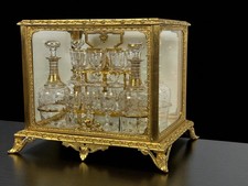 CAVE A LIQUEUR EN BRONZE DORÉ