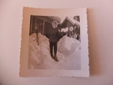 B493 Photo Originale vintage snapshot:Jeune fille en tenue de ski années 50