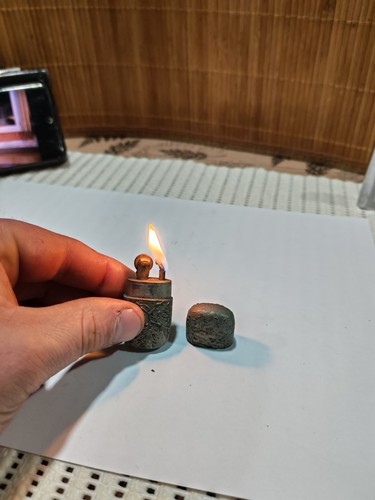 Ancien petit briquet art - ancien,