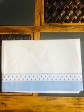 Drap plat ancien dentelle brodée 2 personnes 197X260