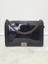 CHANEL Sac Boy en Émaillé