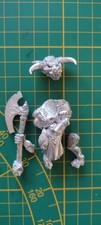 Warhammer Old world : Minotaures arme à 2 mains OOP (hommes-bêtes/beastmen)