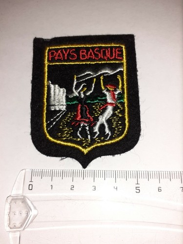 Ecusson brodé tissu pays - brodé, en