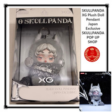 Pendentif poupée en peluche