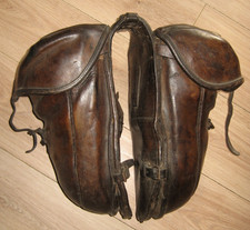 Bissac ou Fonte de cavalerie 19e Gendarmerie ou 14/18 en cuir - belle patine