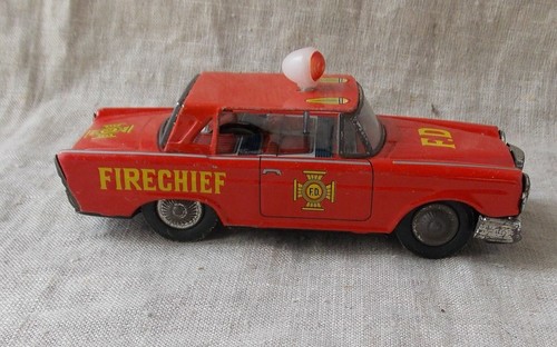 Ancienne petite voiture - petite, a