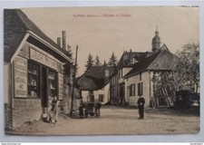 Saint Phal (Aube) Devanture de la Ruche Troyenne, l'Epicier prend la pose! L'ent