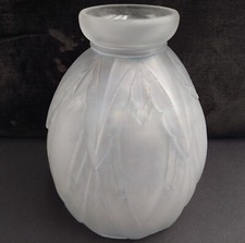 VASE ART DÉCO "Fers de Lance"  EN VERRE PRESSÉ MOULÉ signé ETALEUNE
