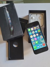 Apple iPhone 5s avec Boîte iPhone 5 / Apple iPhone 5s With iPhone 5 Box