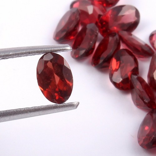Véritable grenat rouge forme