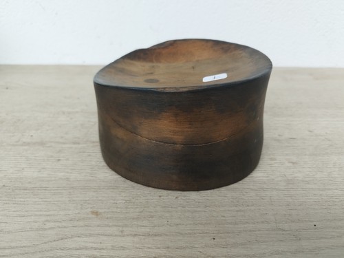 Chapelier modiste forme a - forme,