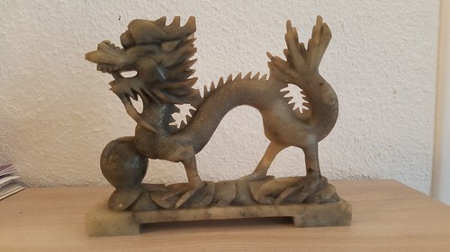 Dragon chinois griffes - à,