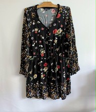 Robe noire fleurs - à,