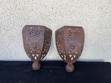 Paire de lanternes ou photophores en métal ajouré – style oriental,