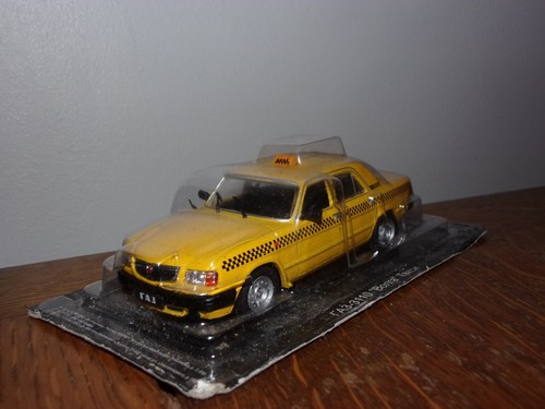 43eme ixo voiture russe - 1/43,