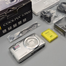 [New In Box] Nikon CoolPix S3500 20,1Mp Digital Compact Camera 7x Silver Charger