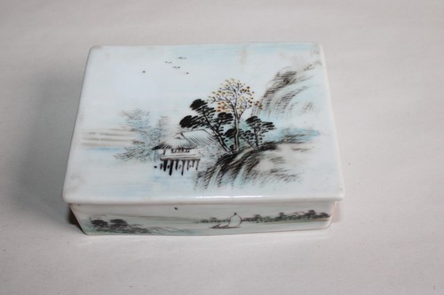 Ancienne boite porcelaine - en,