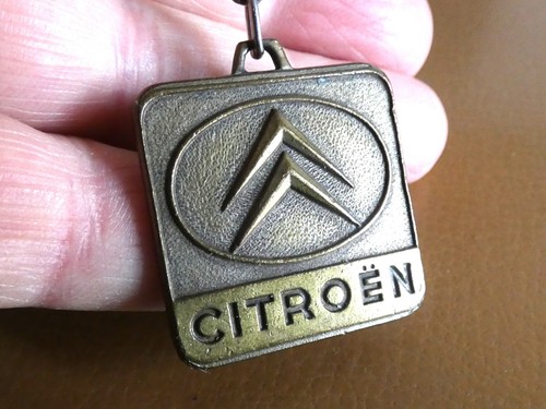 Ancien porte clé - , courtois