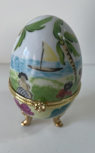 Oeuf porcelaine sur pieds - en,