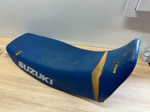 Une selle siege moto suzuki - moto,