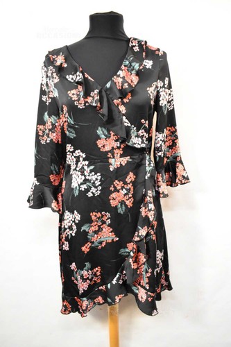 Robe noire avec petits - robe, fleurs