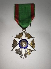 Jolis Médaille du Mérite
