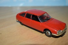 minialuxe 1/43 citroen GS rouge avec défauts sur les montants côté passager