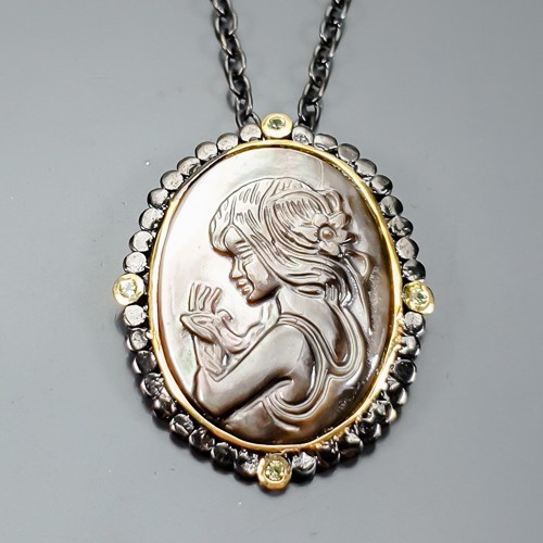 Collier coquillage camée