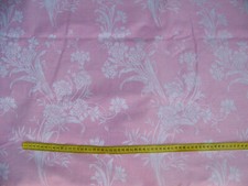 ANCIEN COUPON TOILE A MATELAS DECOR OEILLETS BLANC FOND ROSE 100 cm x 115 -  M 5