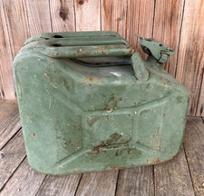 Ancien jerrican militaire en