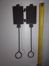 Ancien moule à gaufre en fonte Mini Jouet enfant dînette