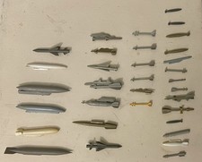 lot maquette d'armes d'avions  divers à l'échelle 1:72