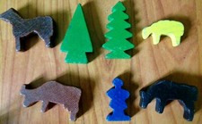 LOT ANIMAUX ET FORET EN BOIS AVEC BARRIERE ET AUGE PLASTIQUE