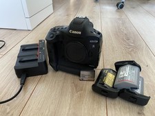 CANON EOS 1DX MARK II + 3 Batteries + Charger + 128GB CFast 2.0 + Card Reader