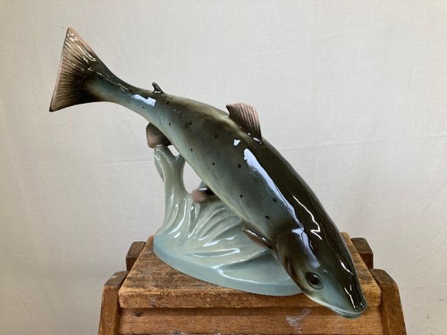 Figurine statue pêche poisson