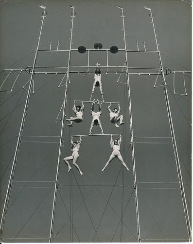 Gymnastes acrobates sur - gymnastes,