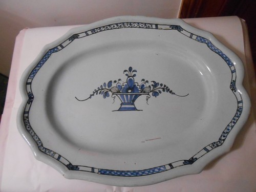 Ancien plat ovale faience cul - plat,