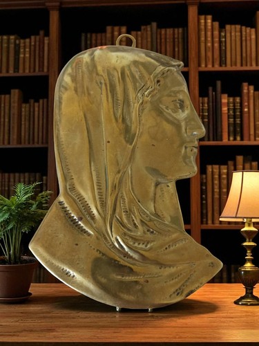 Sculpture murale religieuse