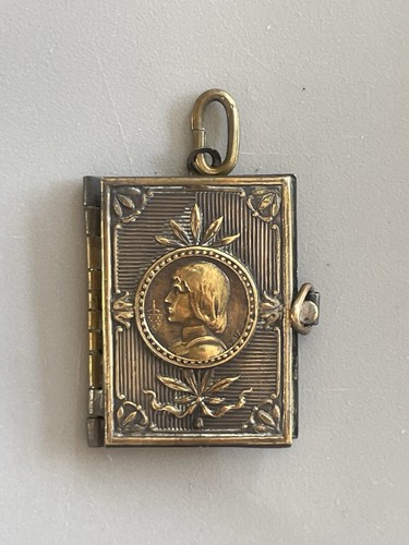 Pendentif ancien livre - ancien,