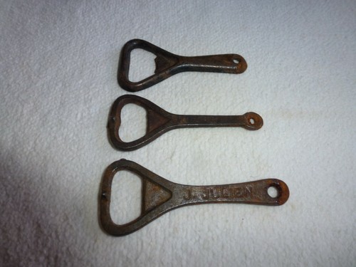 Trois anciens decapsuleurs - trois,
