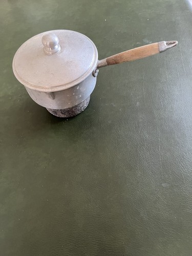 Très ancienne casserole - ancienne,