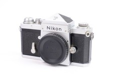 Appareil photo reflex Nikon F avec viseur prisme en toit. Boitier seul #7007600.